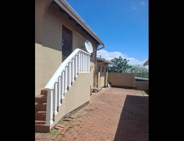 7 BEDROOM HOUSE FOR SALE IN CLAIRE ESTATE